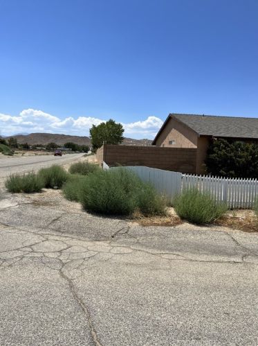 15732 Valeport Ave, Lancaster, CA 93535-7091