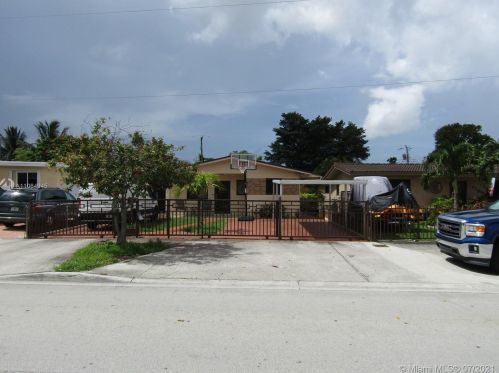 842 33rd St, Hialeah, FL 33012-5154