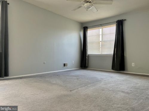 2124 Old Stone Ml Dr, East Windsor NJ exterior