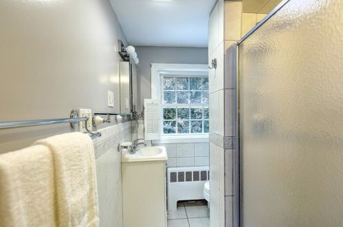 16 Cormier Rd, Lincoln RI  02865-3104 exterior