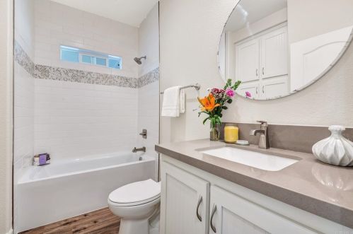 3340 Don Tomaso Dr, Carlsbad CA  92010-3951 exterior