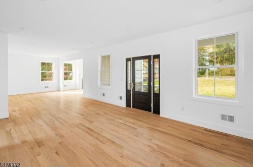 38 Old Smalleytown Rd, Warren NJ  07059-5446 exterior