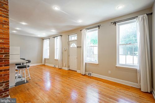 208 Laurel St, Philadelphia PA  19123-2212 exterior