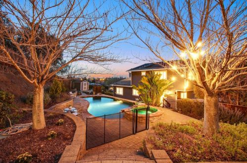 732 Colleen Dr, San Jose CA 95123-4608 exterior