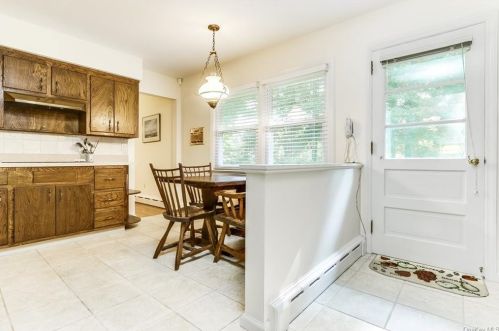 122 Spook Rock Rd, Airmont NY  10901-3008 exterior