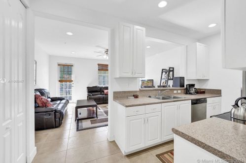 460 147 Ave, Hollywood FL 33027-6104 exterior