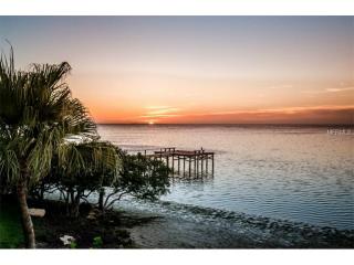 2103 Gulfview Dr, Tarpon Springs, FL 34691-9714
