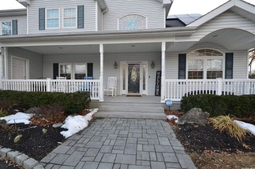 116 Hiawatha Dr, Brightwaters, NY 11718-1825