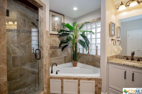 304 Windcrest Dr, Victoria TX  77904-3413 exterior