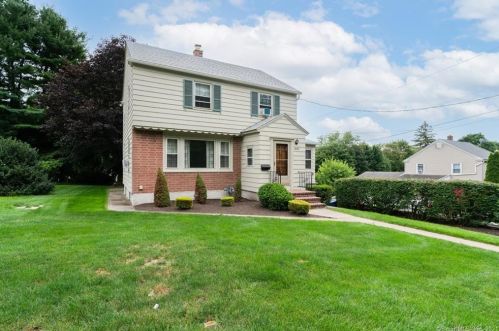 2556 Main St, Waterbury, CT 06706-2639
