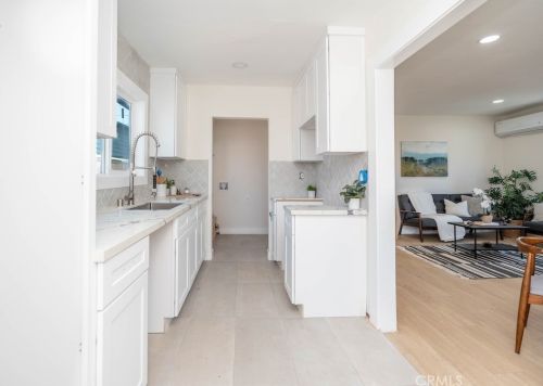424 214th St, Long Beach, CA 90745-2107