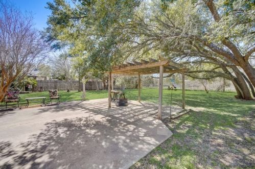 438 Starview Ln, Georgetown TX 78628-3832 exterior
