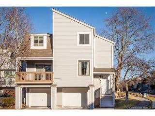 39 Peddlers Dr, Branford, CT 06405-5818