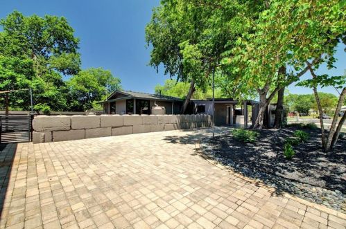 2015 Eaton Ln, Austin TX  78723-2035 exterior