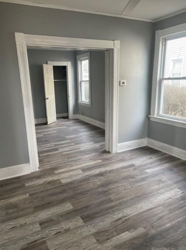 277 Kent Ave, Bridgeport, CT 06610-2558