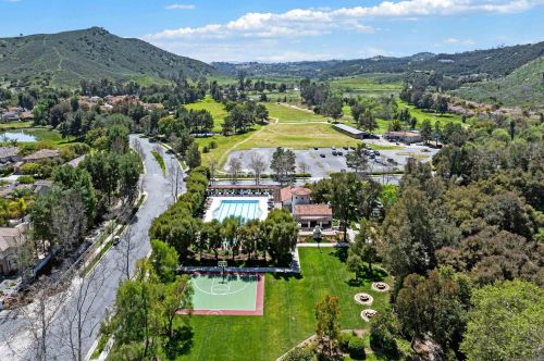 2346 Fallbrook Pl, Escondido CA  92027-6738 exterior