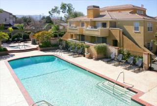 23516 Magic Mountain Pkwy, Santa Clarita CA  91355-2114 exterior