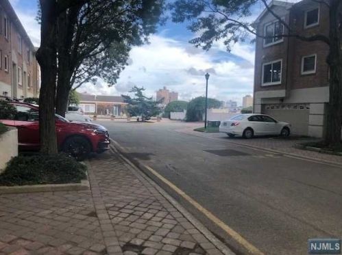 11 Grand Cove Way, Edgewater NJ  07020-7220 exterior