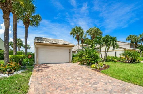 33 Eastgate Dr, Boynton Beach, FL 33436-6802