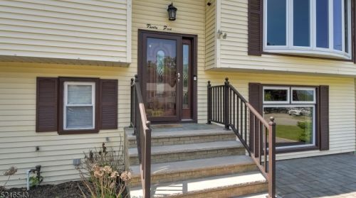 35 Siek Rd, Kinnelon, NJ 07405-2022