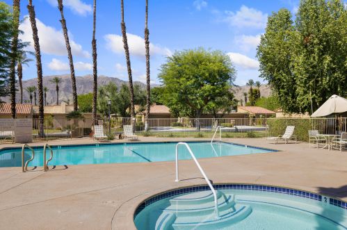 14 Seville Dr, Rancho Mirage CA  92270-3850 exterior