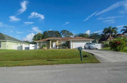 475 Ryder Rd, Fort Pierce, FL 34953-6004