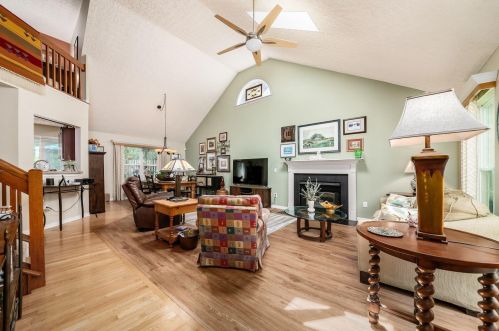 160 Beech Dr, Delaware, OH 43015-3237