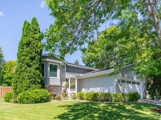 1815 Walnut Ln, Saint Paul, MN 55122-2446