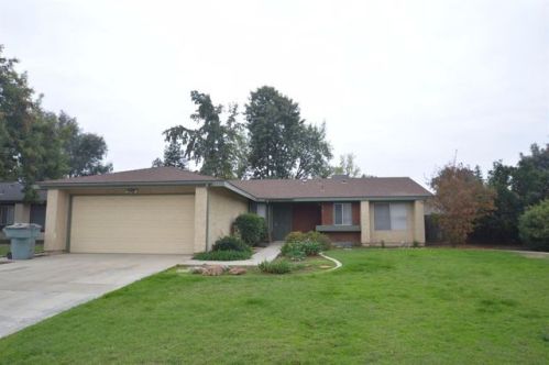 1945 Woodsville Ct, Visalia, CA 93292-2351