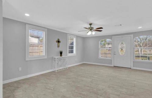 527 Shady Ln, Morgans Point, TX 77571-7243