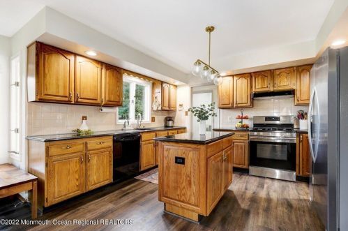 220 Long Swamp Rd, Plumsted Township NJ  08533-2028 exterior