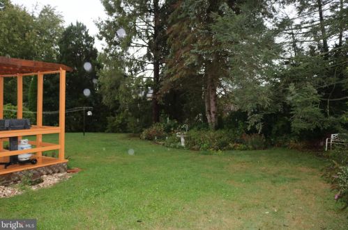 609 Hammond Ave, Hanover PA 17331-3843 exterior