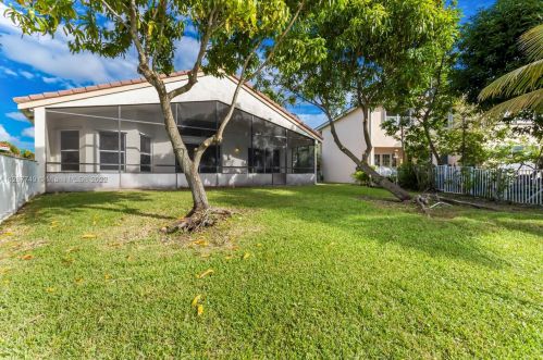 18322 33 St, Hollywood FL 33023-5682 exterior