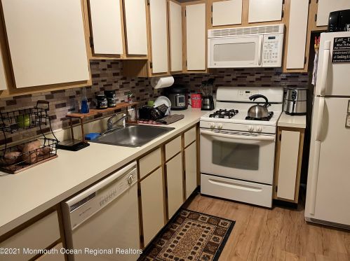 410 Daisy Ct, Jackson Twp NJ  08527-2585 exterior