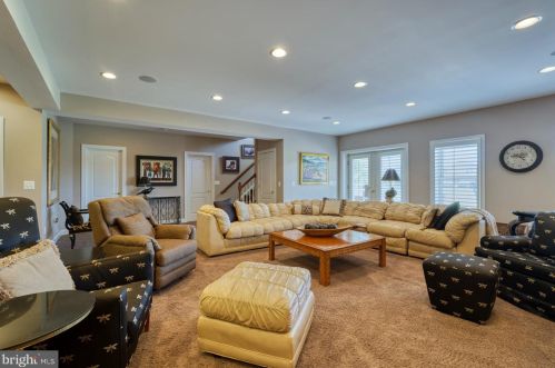 43527 Butler Pl, Leesburg VA 20176-7428 exterior