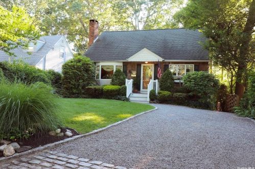 107 Scudder Pl, Northport, NY 11768-3027