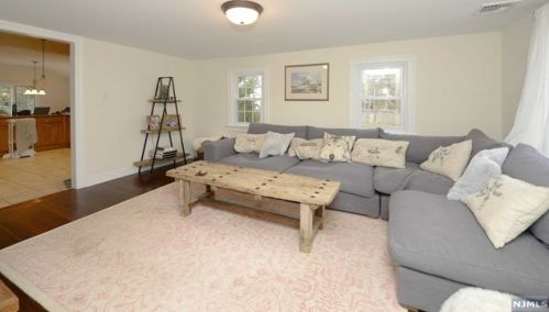 829 Franklin Tpke, Allendale NJ  07401-1023 exterior