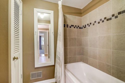 1226 Wedgewood Dr, Waukesha WI  53186-6753 exterior