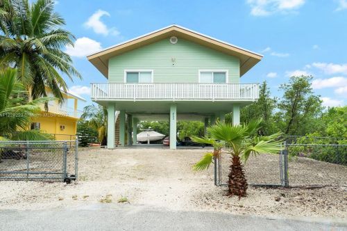 853 Cardinal Ln, Key Largo, FL 33037-4650