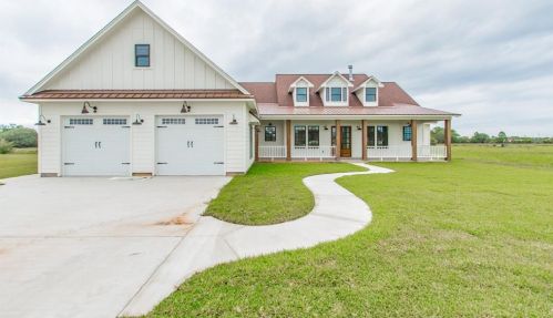 1232 Appaloosa Cir, Angleton, TX 77515-9079
