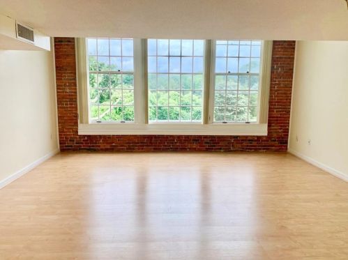 40 Web Ave, North Kingstown RI  02852-6822 exterior