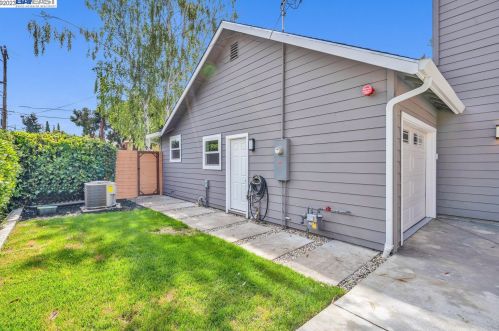 19525 Forest Ave, Hayward CA  94546-3519 exterior