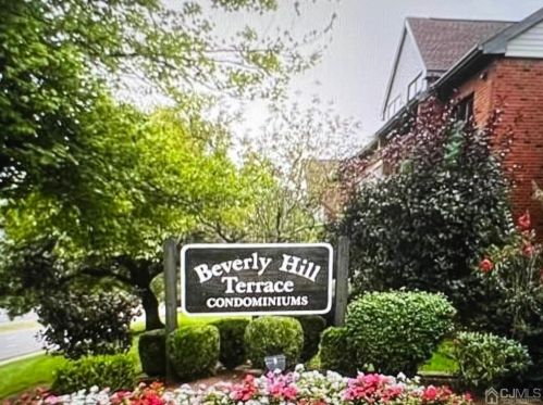 131 Beverly Hills Ter, Woodbridge, NJ 07095-4001