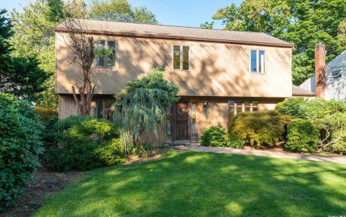 531 5th St, Elwood, NY 11731-2315