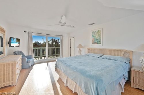 215 Robinwood Cir, Sanibel FL  33957-5722 exterior