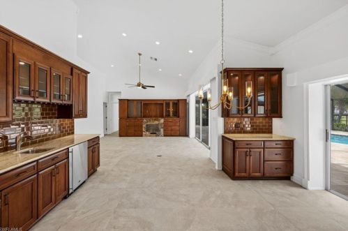 2291 Oakes Blvd, Naples FL  34119-1371 exterior