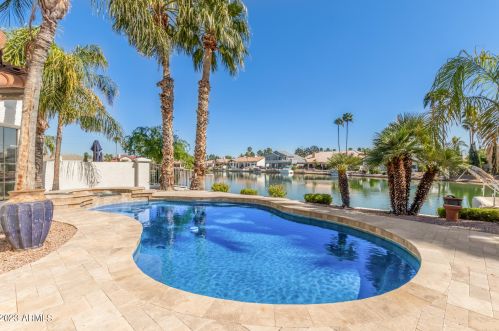 1833 Willow Tree Ct, Gilbert AZ  85234-4933 exterior