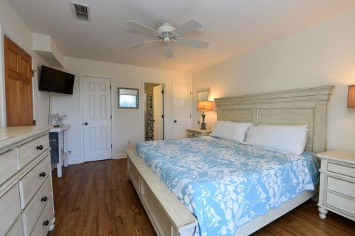 1017 Pne Ave, Saint George Island FL  32328-2416 exterior