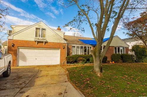 2453 Coolidge Ave, North Bellmore, NY 11710-2649