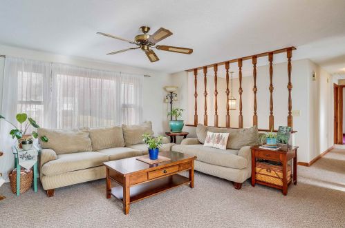 16 Wentworth Ln, Derry, NH 03038-3726